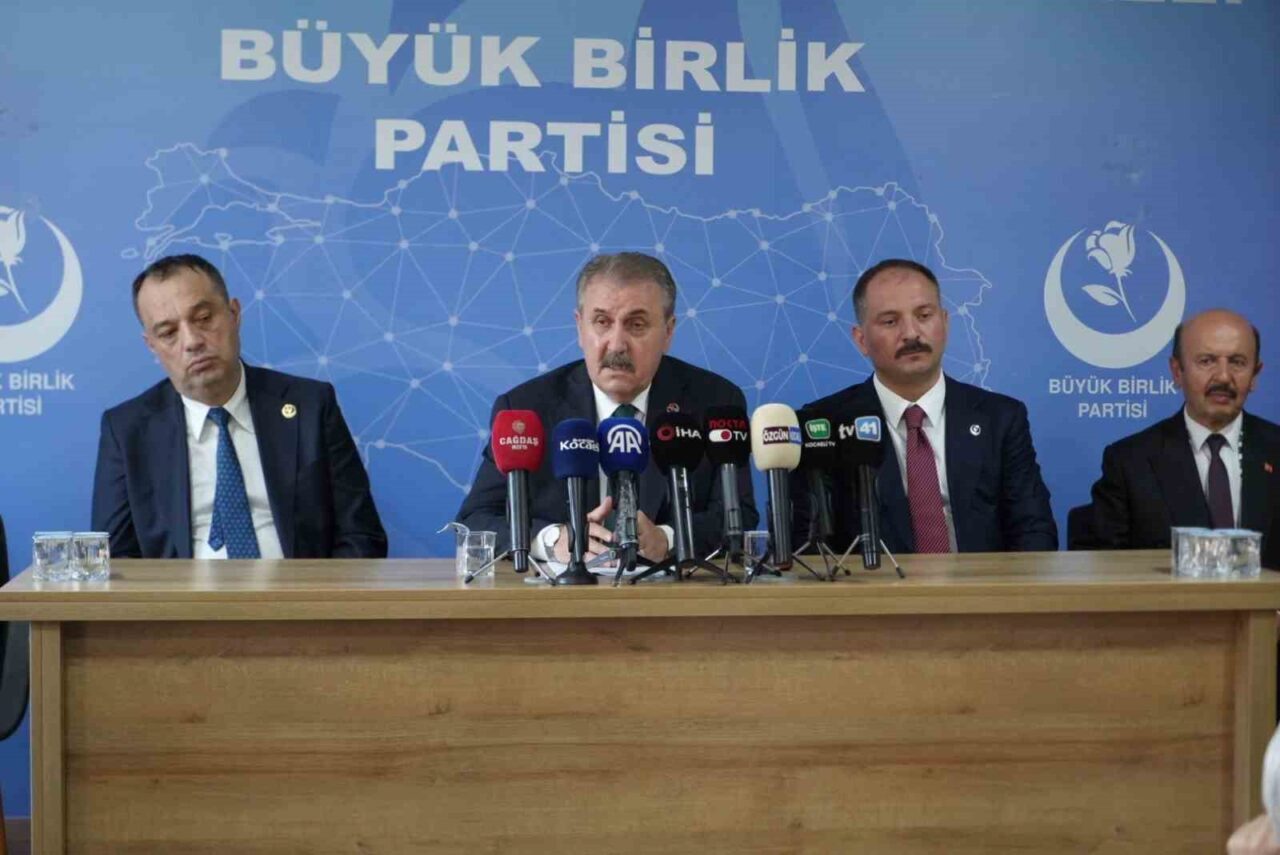 BBP Genel Başkanı Destici: "Dışarıdan içeriden bizim kardeşliğimizi de birliğimizi de bozamayacaklar" 8 Bülten Medya -