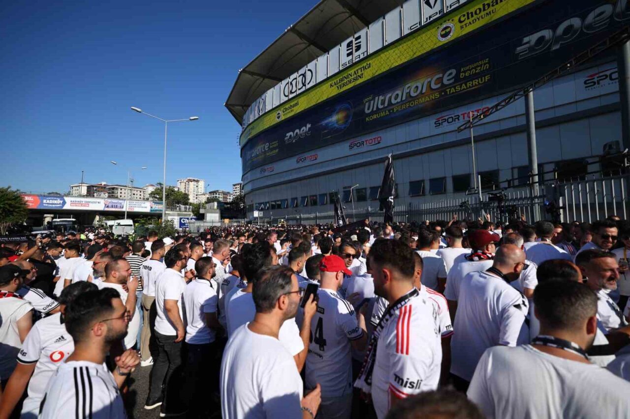 Beşiktaş taraftarı stada geldi 64 Bülten Medya -