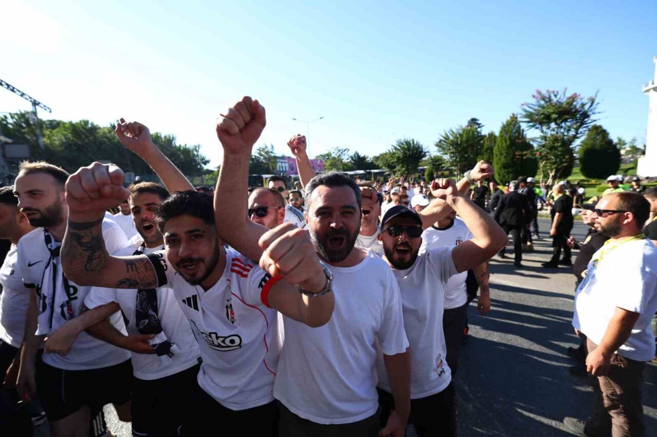 Beşiktaş taraftarı stada geldi 58 Bülten Medya -