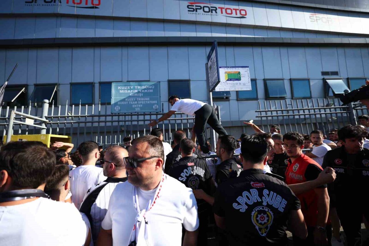 Beşiktaş taraftarı stada geldi 69 Bülten Medya -