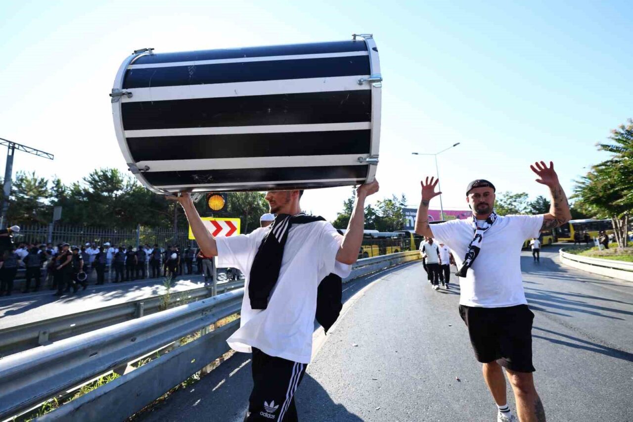 Beşiktaş taraftarı stada geldi 59 Bülten Medya -