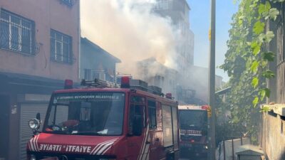 Beyoğlu’nda, iki katlı bir iş yerinde çıkan yangın itfaiye ekiplerinin