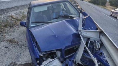 Bilecik’te kontrolden çıkan otomobilin refüje çarpması sonucu meydana gelen trafik
