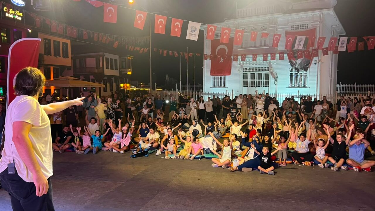 Bursa Büyükşehir Belediyesi’nin bilimi toplumun farklı kesimleriyle buluşturmak amacıyla düzenlediği