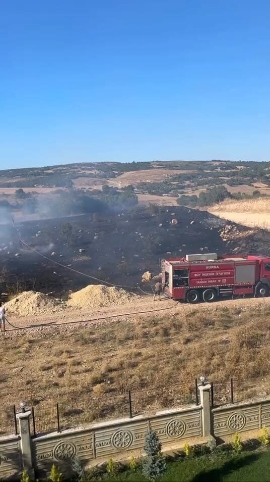Bursa’da otluk alanda korkutan yangın 12 Bülten Medya -