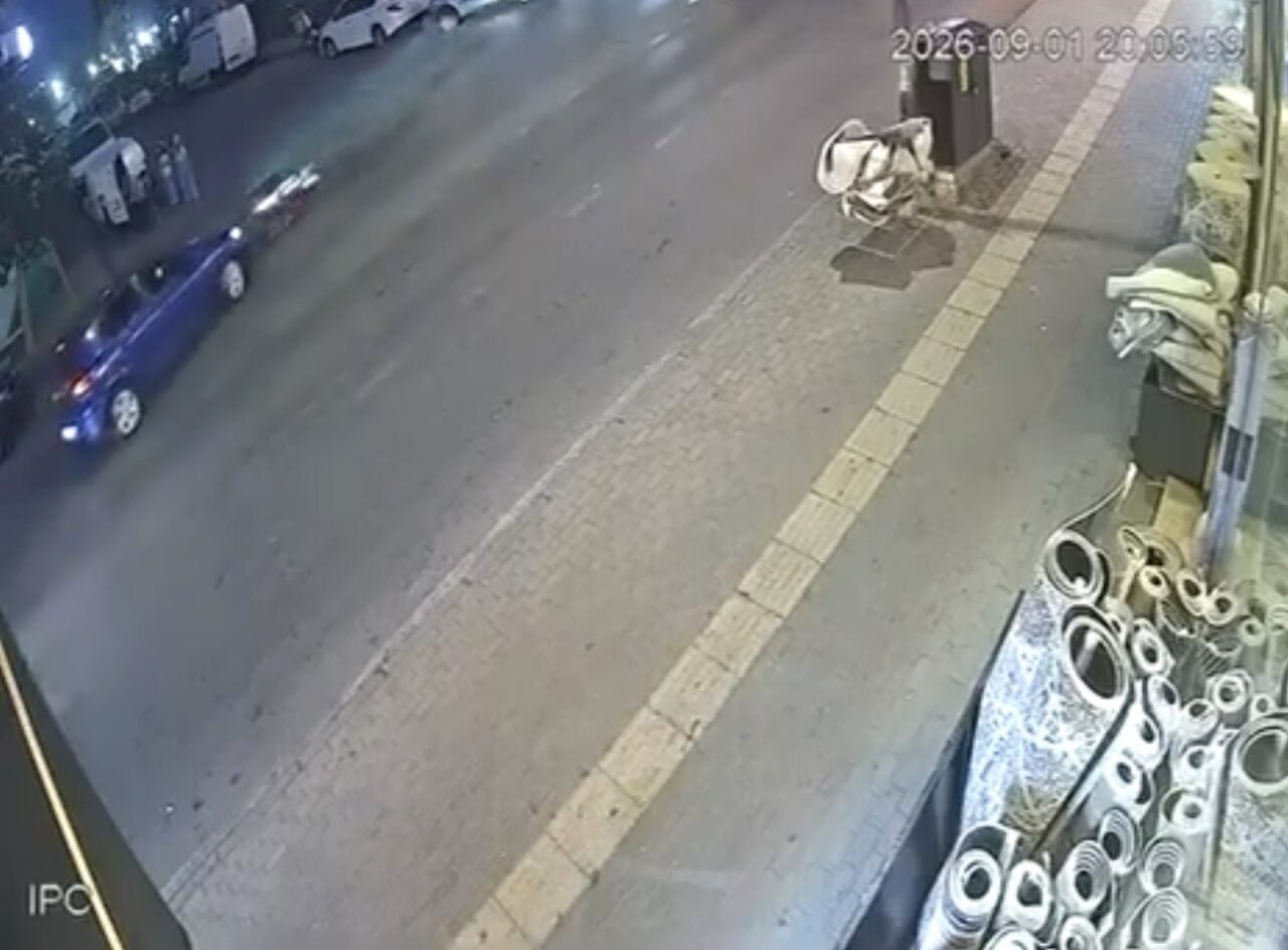 Bir anda önüne çıktı! Motokurye böyle savruldu 1 Bülten Medya -
