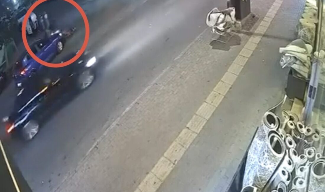 Bir anda önüne çıktı! Motokurye böyle savruldu Bursa’nın Yıldırım ilçesinde otomobille çarpışan motokurye yaralandı. Kaza anı ise