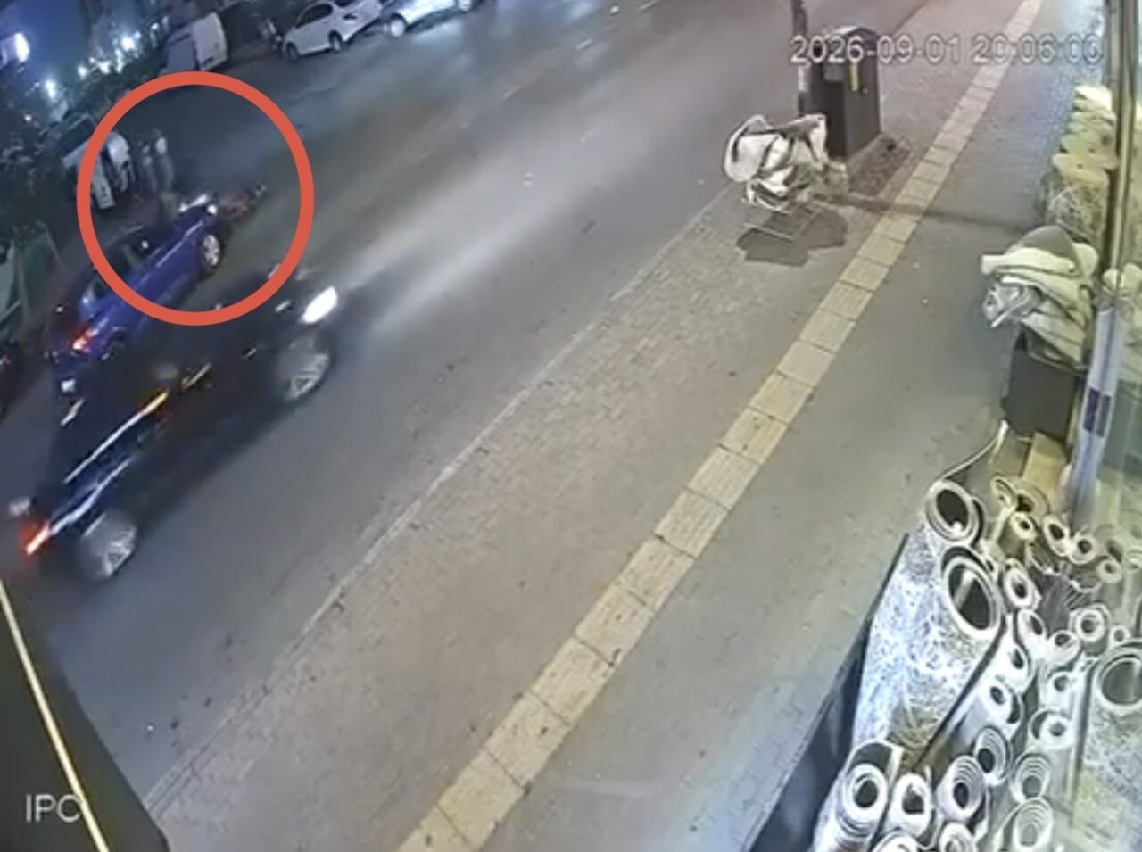 Bursa’nın Yıldırım ilçesinde otomobille çarpışan motokurye yaralandı. Kaza anı ise