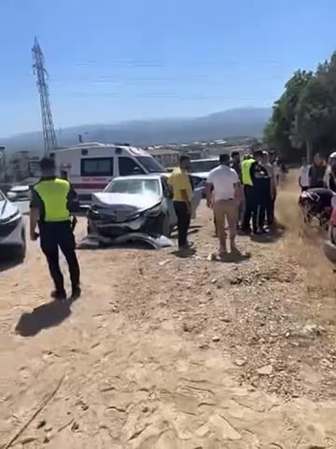 Bursa’da otomobiller kafa kafaya çarpıştı: 6 yaralı 5 Bülten Medya -
