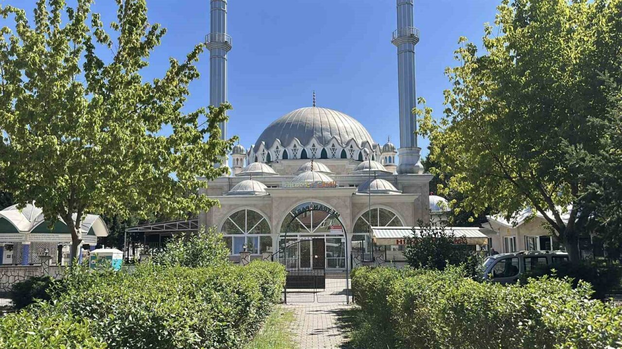 Cami parkındaki bankta şüpheli ölüm 18 Bülten Medya -