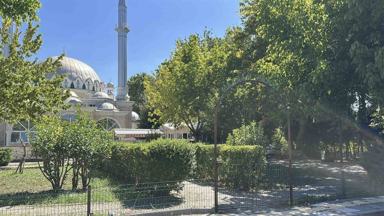 Cami parkındaki bankta şüpheli ölüm 16 Bülten Medya -