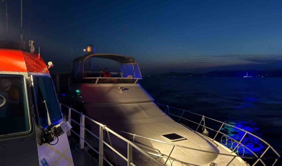 Çanakkale Boğazı’nda içinde 2 kişinin bulunduğu sürüklenen tekne kurtarıldı Çanakkale Boğazı’nda sürüklenen ve içinde 2 kişinin bulunduğu tekne Kıyı