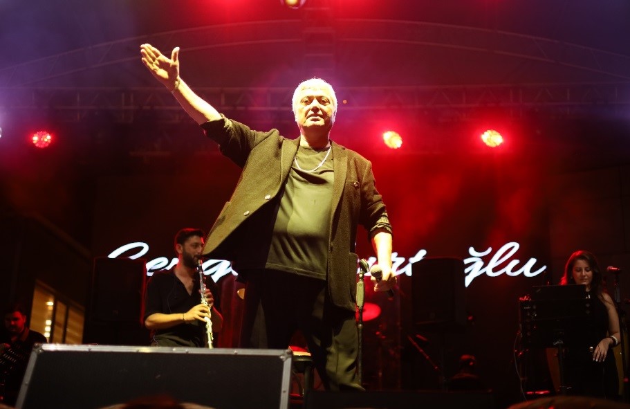 Cengiz Kurtoğlu, Altın Biber Festivalinde sahne aldı 11. Uluslararası Altın Biber Festivalinde Bursa’nın Yenişehir ilçesinde sahne alan