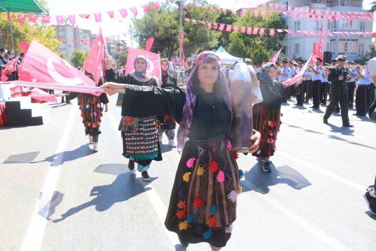 Dana derisini giyip, at kılından bıyık taktılar 31 Bülten Medya -
