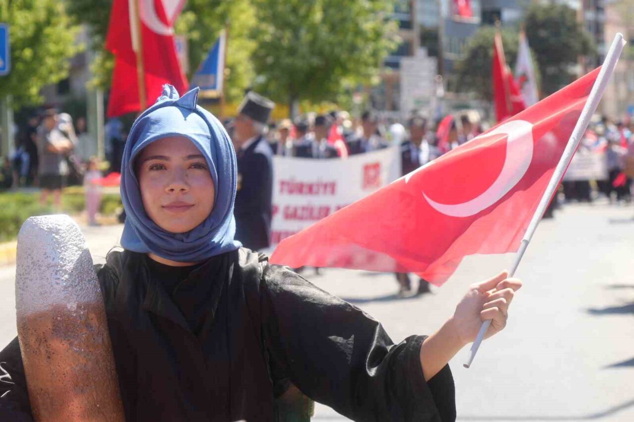 Dana derisini giyip, at kılından bıyık taktılar 29 Bülten Medya -
