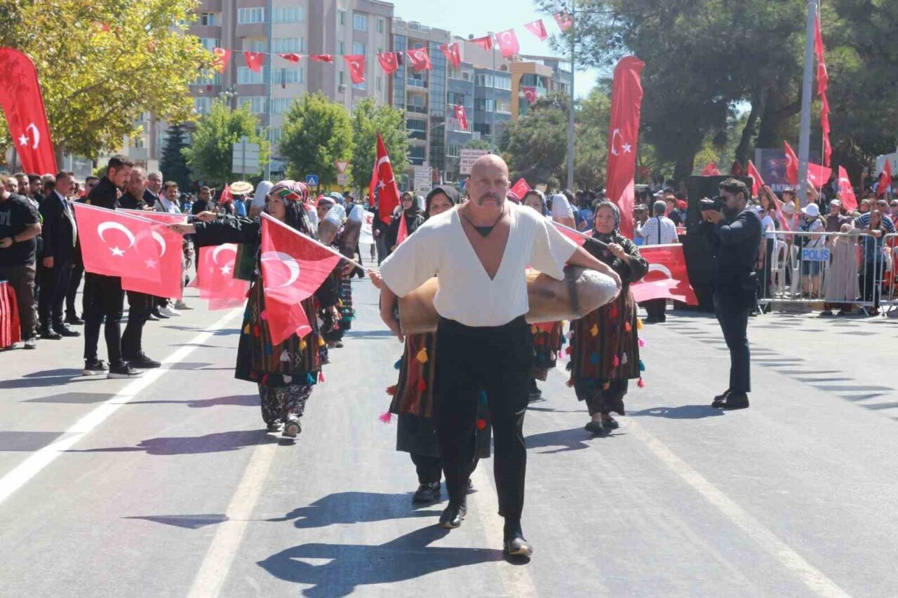 Dana derisini giyip, at kılından bıyık taktılar 30 Bülten Medya -
