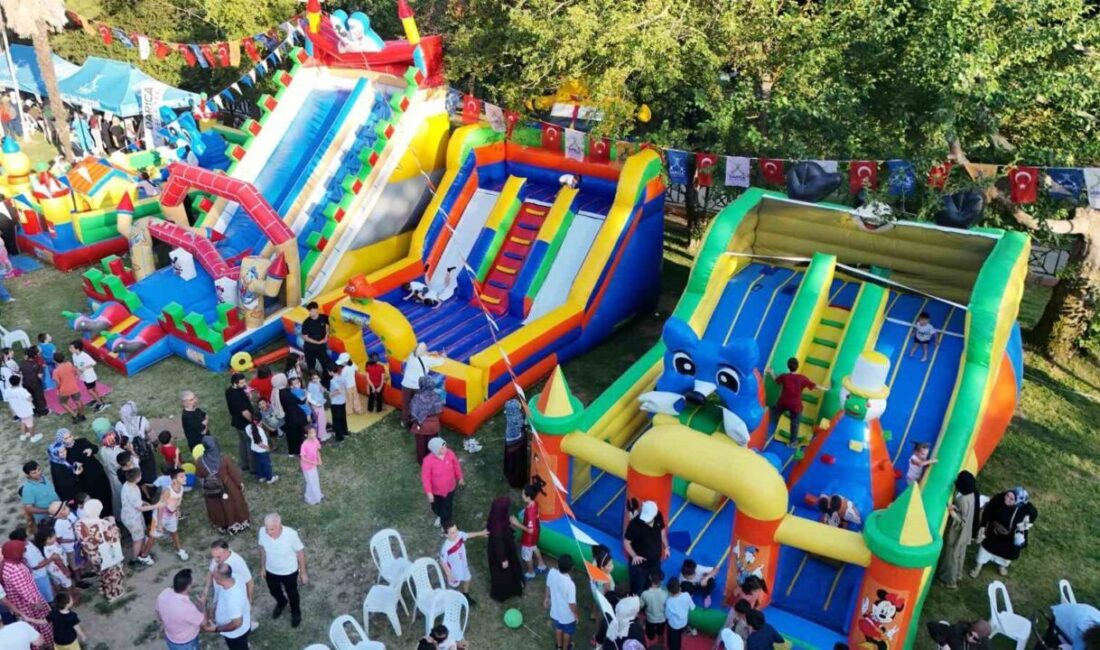 Darıca’da düzenlenen Gönül Birliği Aile Festivali’nde çocuklar ve aileler gün