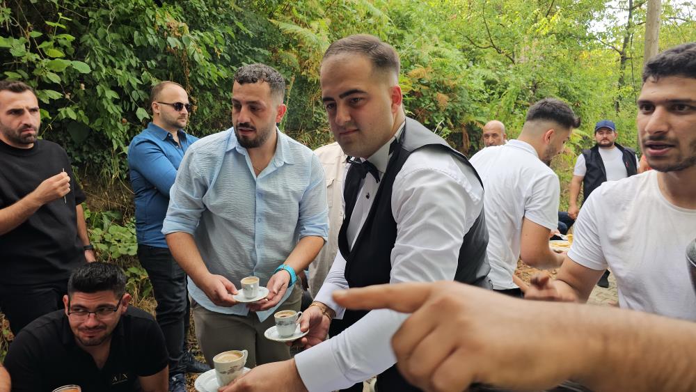 Bursa’nın Kestel ilçesinde bir asırdır sürdürülen düğün geleneği, renkli görüntülere