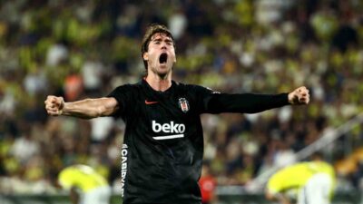 Beşiktaş’ın Sırp golcüsü Dusan Vlahovic, Fenerbahçe karşısında kaydettiği golle 11’de