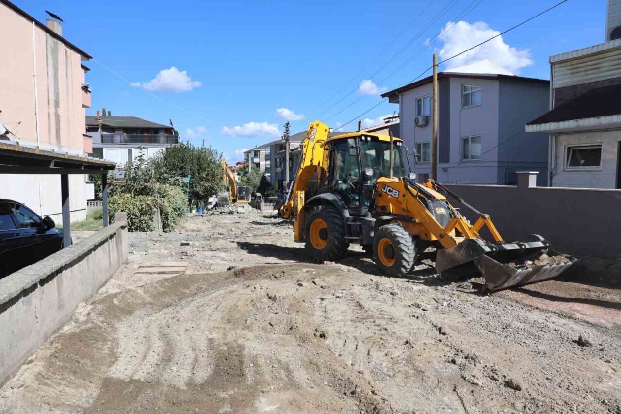 Erenler’in 15 sokağında asfalt çalışmalarına başlandı 11 Bülten Medya -