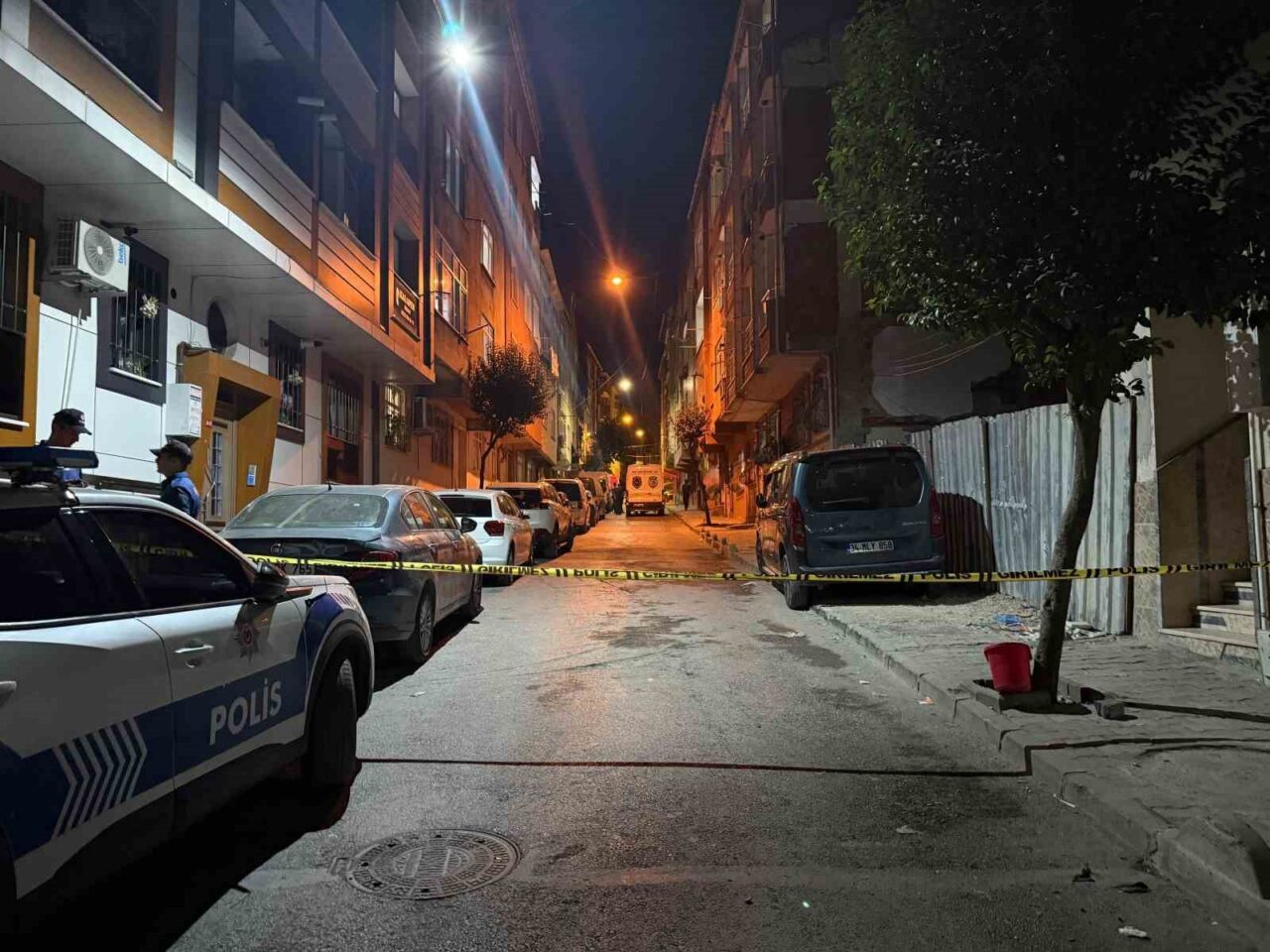 Esenler’de bir evde bulunan kişiler arasında kavgada silahlar konuştu: 3 ağır yaralı 4 Bülten Medya -