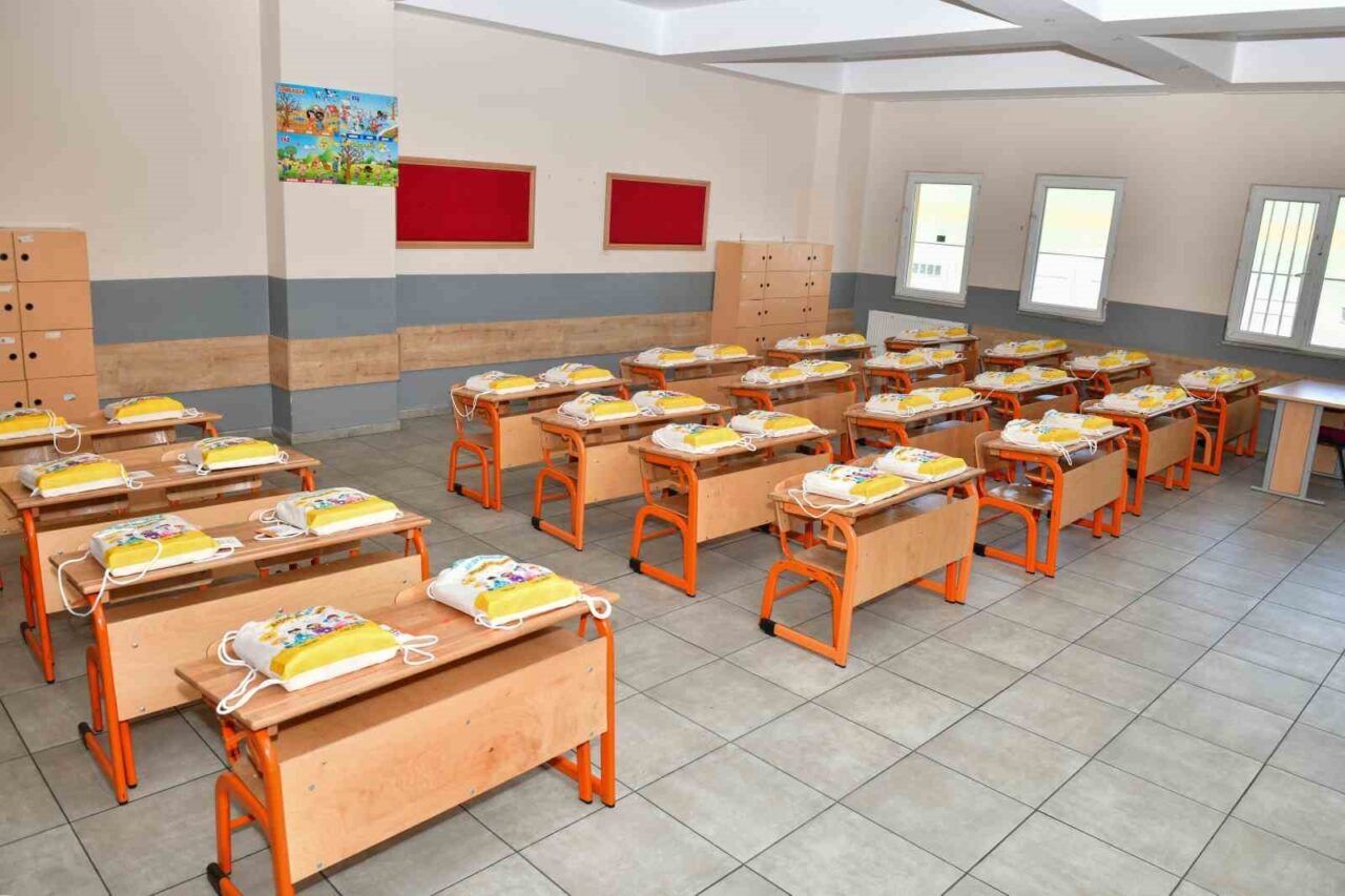 Esenyurt Belediyesi’nden öğrencilere kırtasiye desteği 8 Bülten Medya -