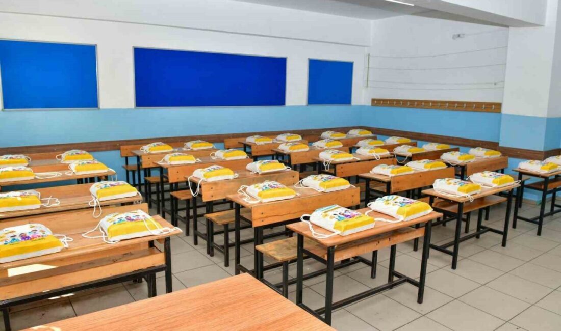 Esenyurt Belediyesi’nden öğrencilere kırtasiye desteği Okulların açılmasına sayılı günler kala Esenyurt Belediyesi, yeni eğitim-öğretim yılı