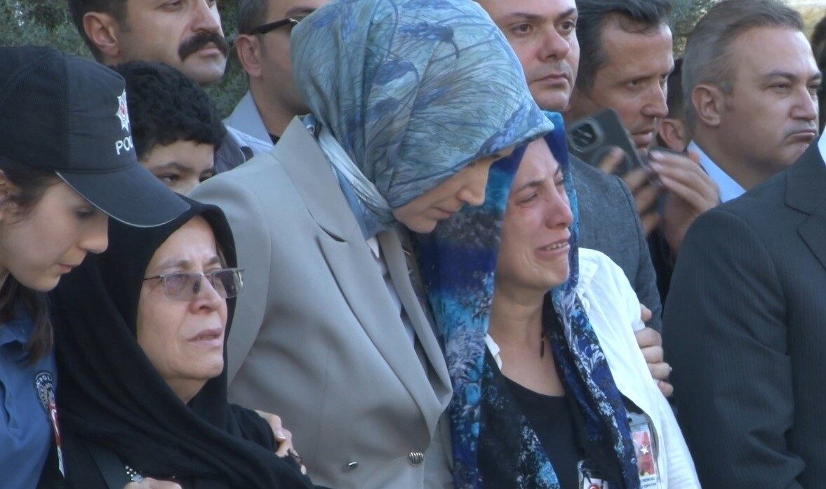 Esenyurt’ta denetim sırasında şehit olan polis memuru son yolculuğuna uğurlandı 14 Bülten Medya -