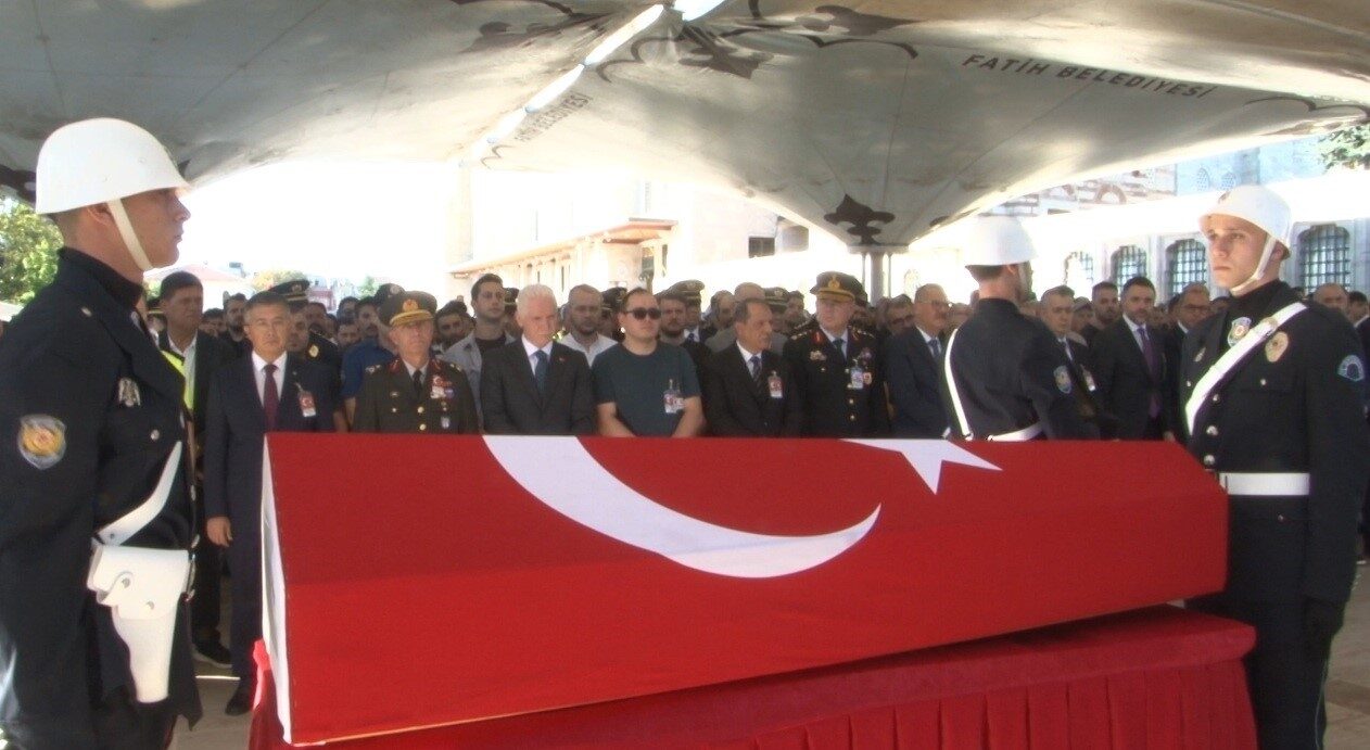 Esenyurt’ta denetim sırasında şehit olan polis memuru son yolculuğuna uğurlandı 15 Bülten Medya -