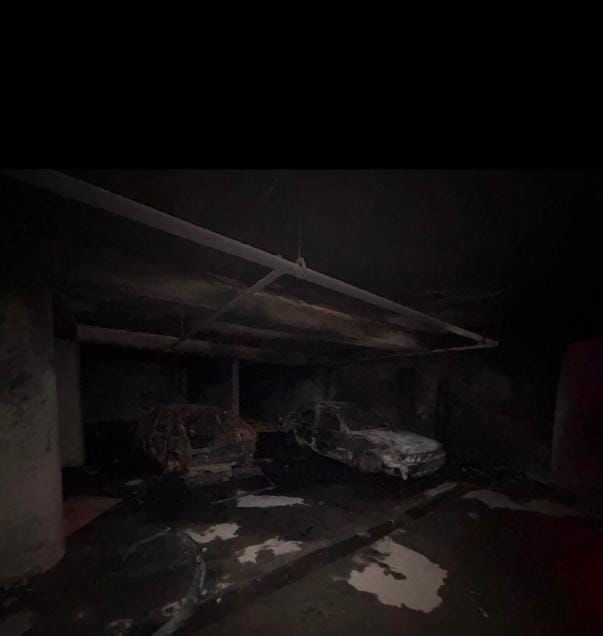 Esenyurt’ta sitede yangın paniği: Baba ve oğlu camın önüne çıkarak kurtarılmayı bekledi 4 Bülten Medya -
