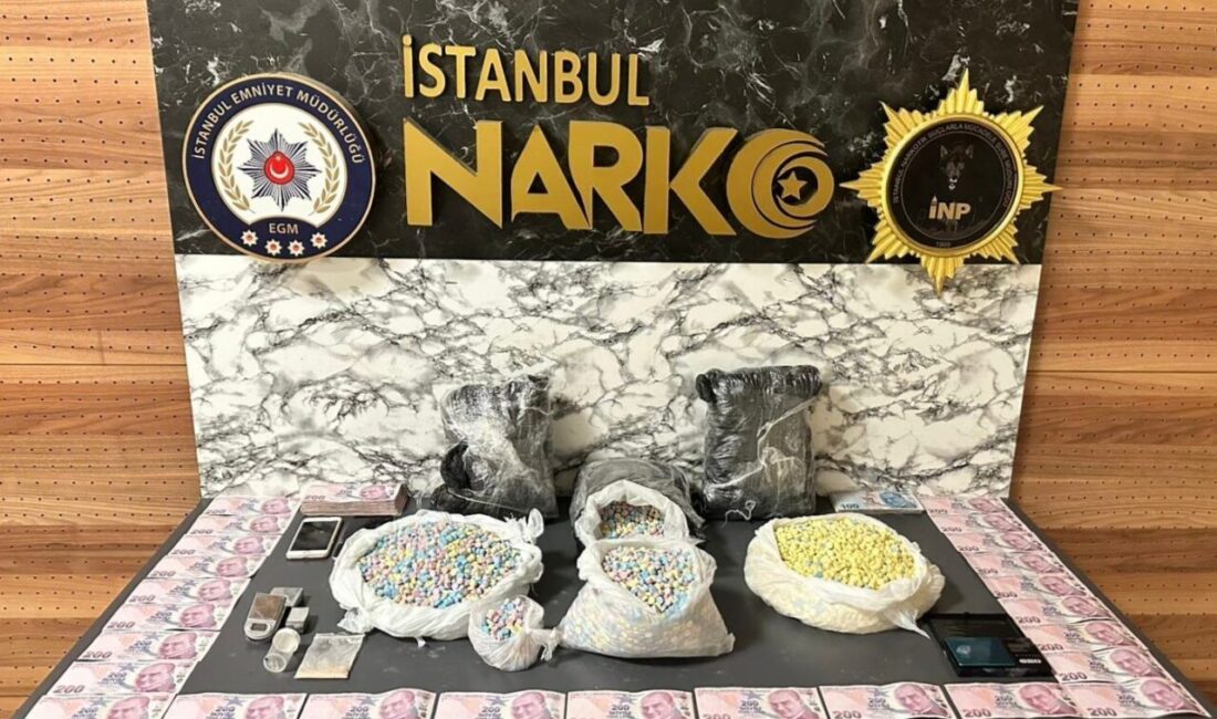 İstanbul’un Esenyurt ilçesinde bir eve düzenlenen operasyonda, 72 bin uyuşturucu