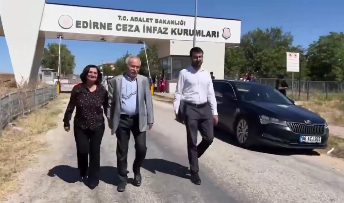Eski Diyarbakır Büyükşehir Belediyesi Eş Başkanı Mızraklı, Edirne Cezaevi’nden tahliye edildi Eski Diyarbakır Büyükşehir Belediyesi Eş Başkanı Selçuk Mızraklı, Edirne F