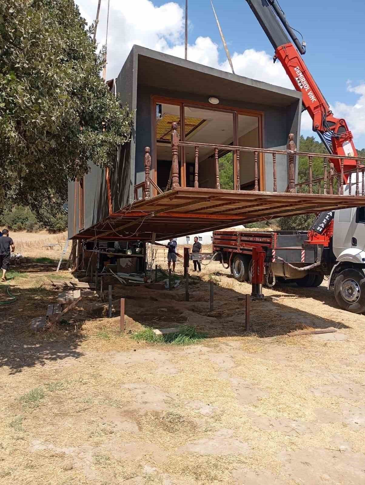 Ezine’de 7 kaçak yapı yıkıldı 4 Bülten Medya -
