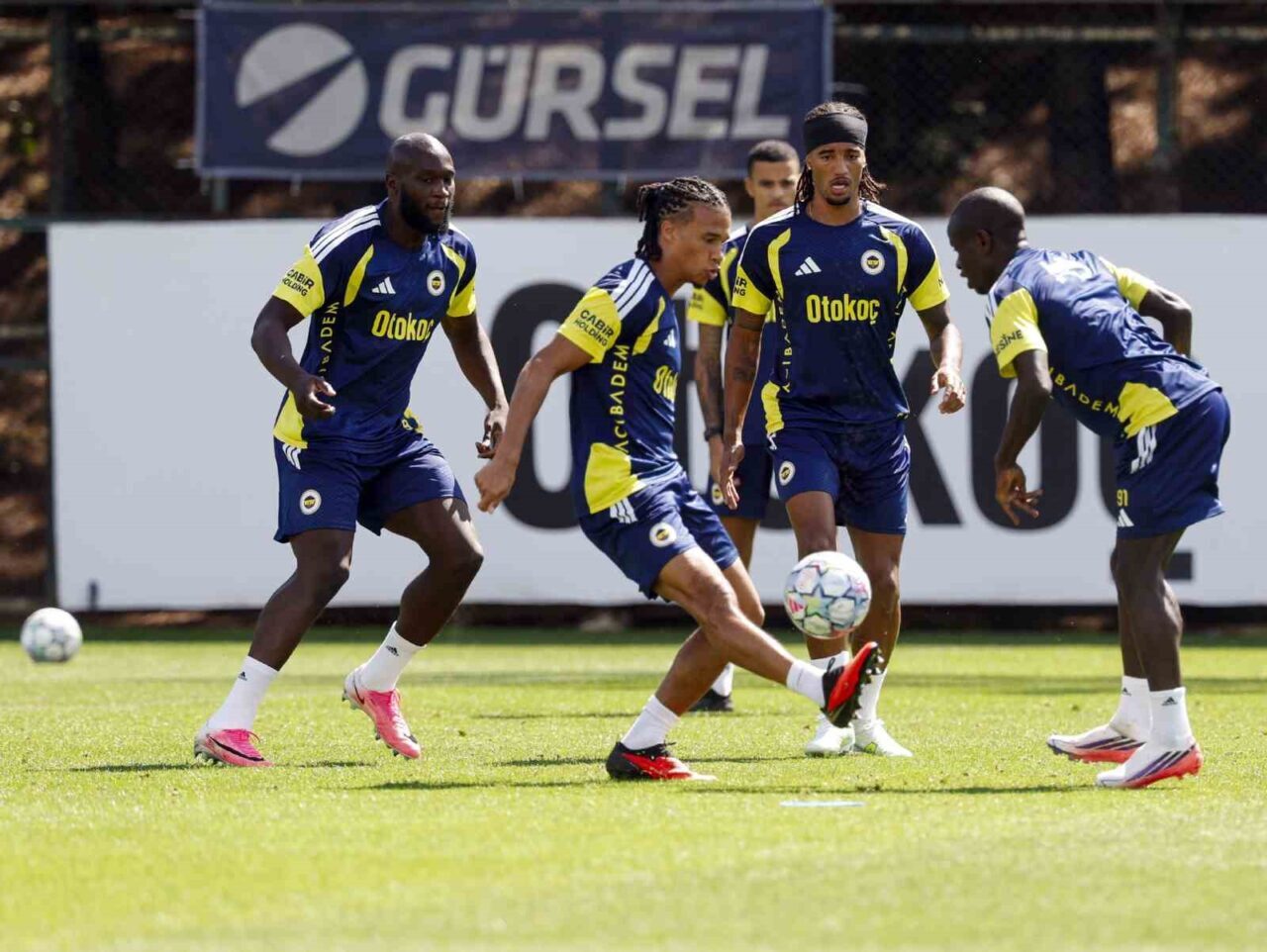Fenerbahçe, Roma maçı hazırlıklarını sürdürdü 16 Bülten Medya -