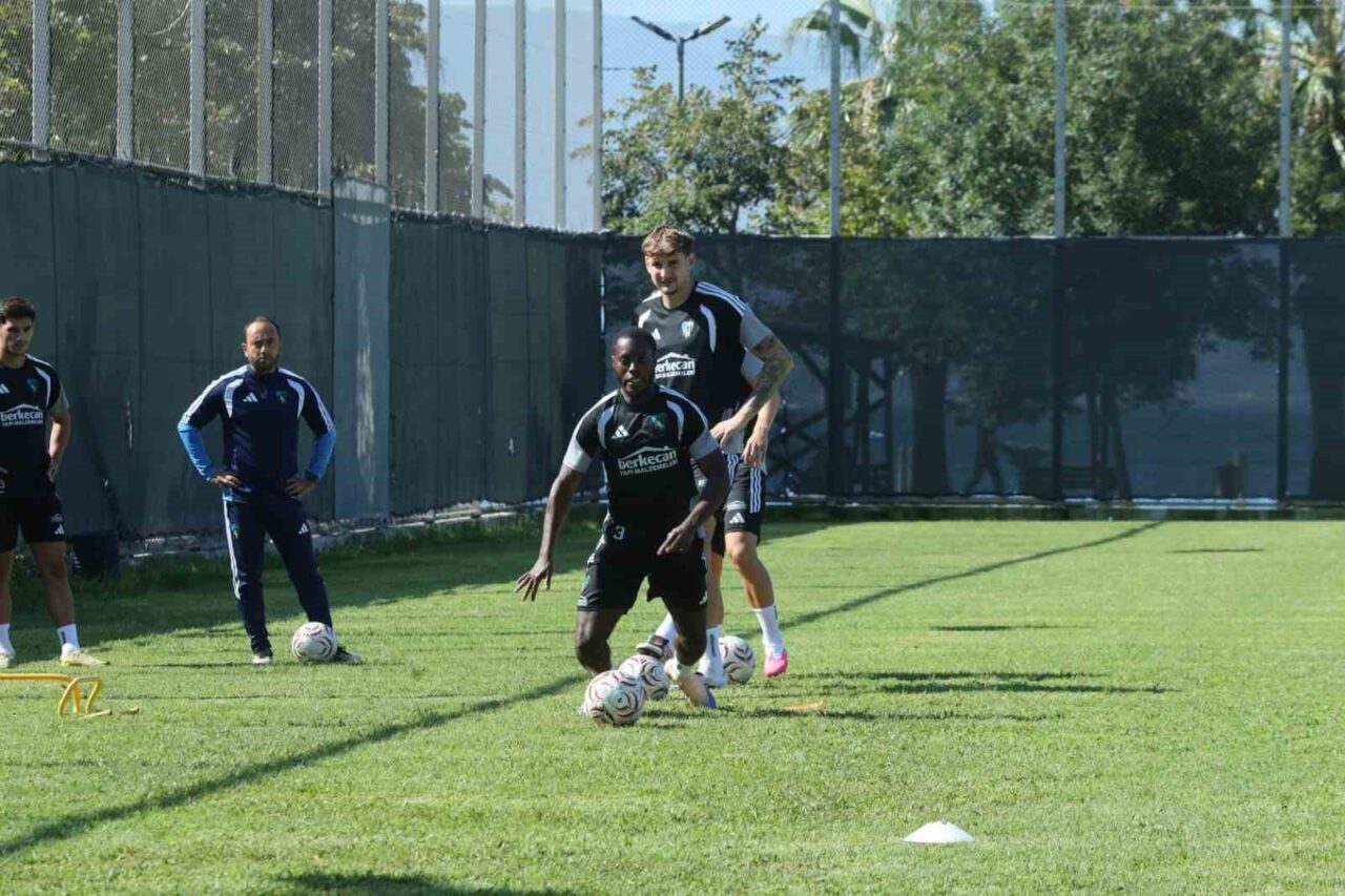 Florian Aye: "Takım ruhuyla hareket edip gol arayışında olan Florian göreceksiniz" 37 Bülten Medya -