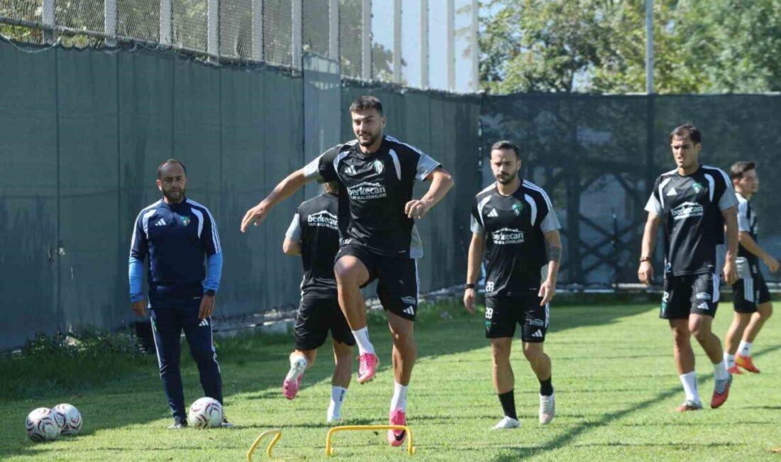 Florian Aye: “Takım ruhuyla hareket edip gol arayışında olan Florian göreceksiniz” Kocaelispor’un geçtiğimiz günlerde kadrosuna kattığı Fransız futbolcu Florian Aye, yeşil-siyahlı
