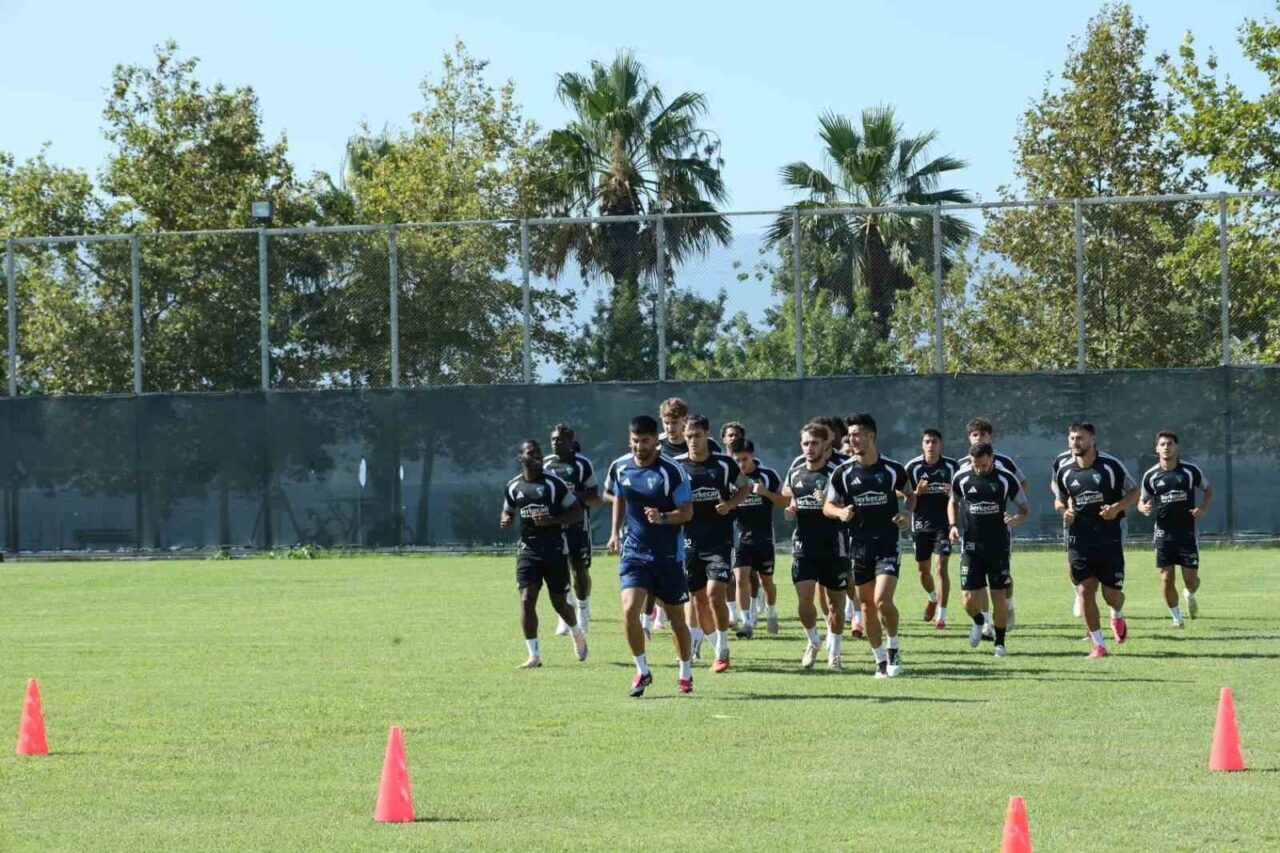 Florian Aye: "Takım ruhuyla hareket edip gol arayışında olan Florian göreceksiniz" 38 Bülten Medya -