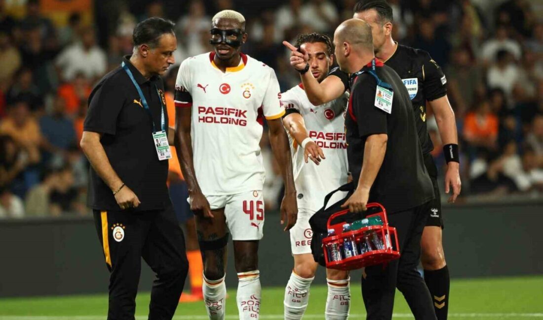 Galatasaray’ın Nijeryalı futbolcusu Victor Osimhen, Başakşehir maçında 33. dakikasında sakatlığından