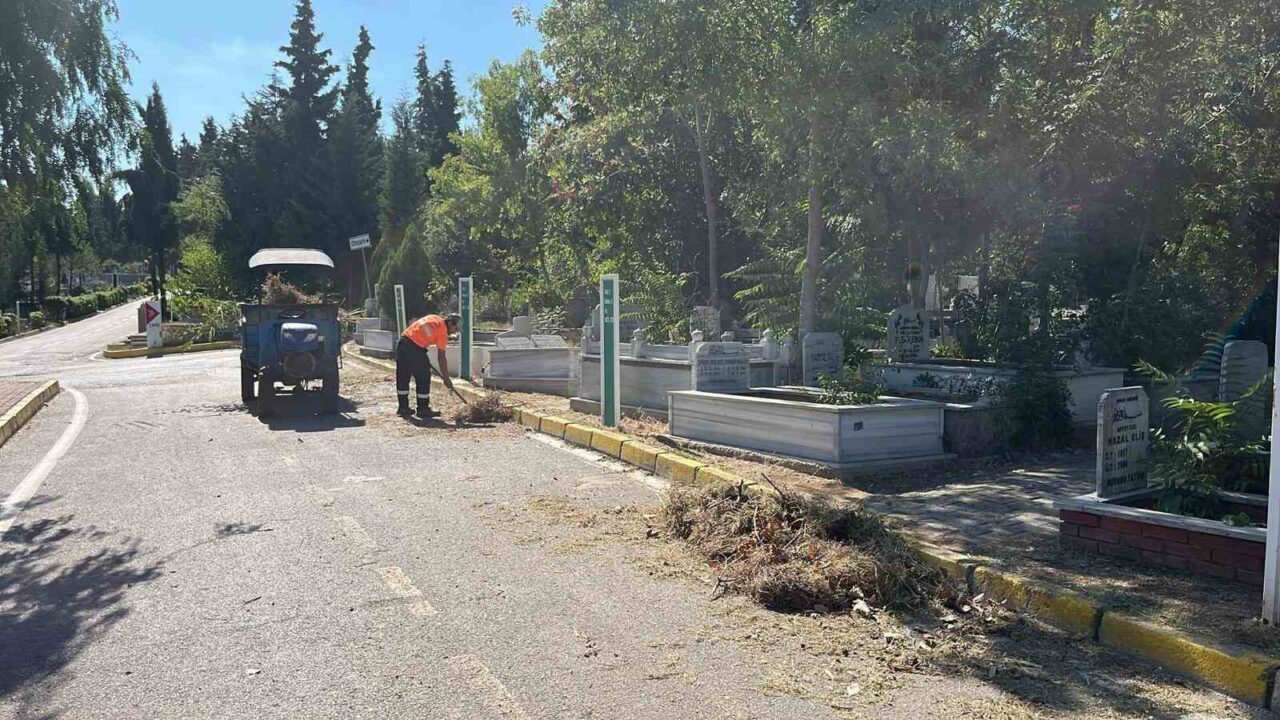 Gebze mezarlıklarında yabani ot temizliği 7 Bülten Medya -