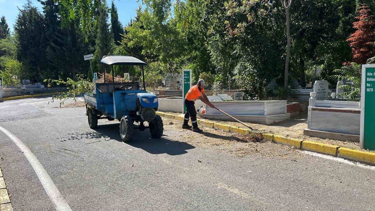 Gebze mezarlıklarında yabani ot temizliği 8 Bülten Medya -
