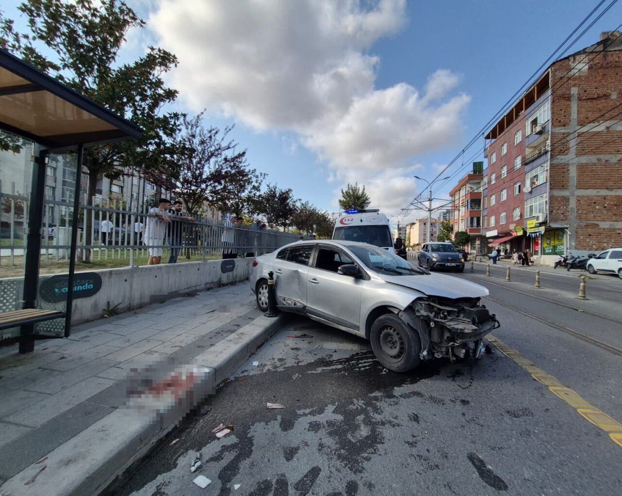 Güngören’de kaldırıma çıkan otomobil yayalara çarptı: 4 yaralı 14 Bülten Medya -