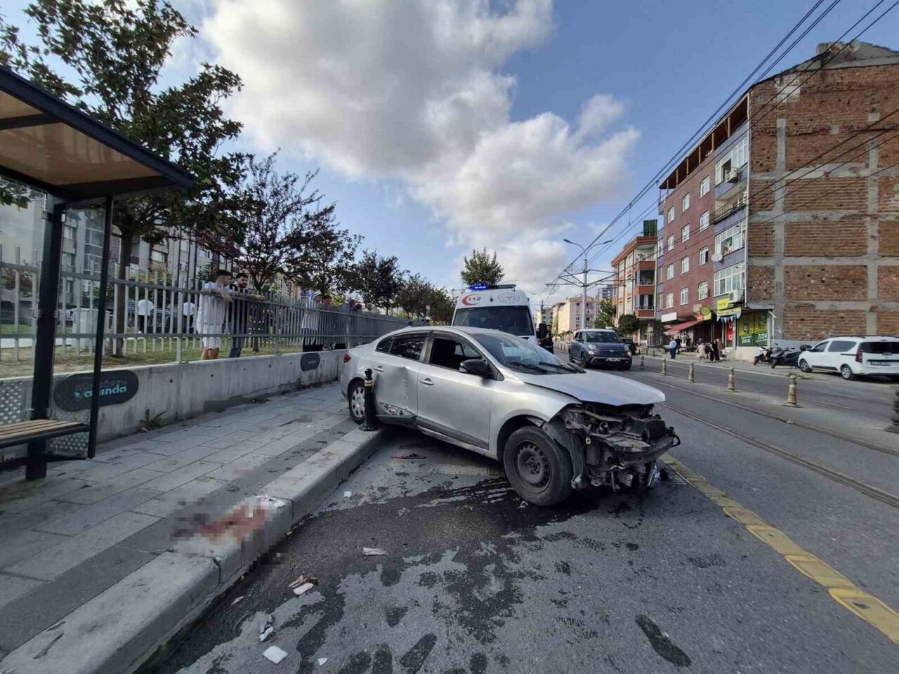 Güngören’de kaldırıma çıkan otomobil yayalara çarptı: 4 yaralı 15 Bülten Medya -