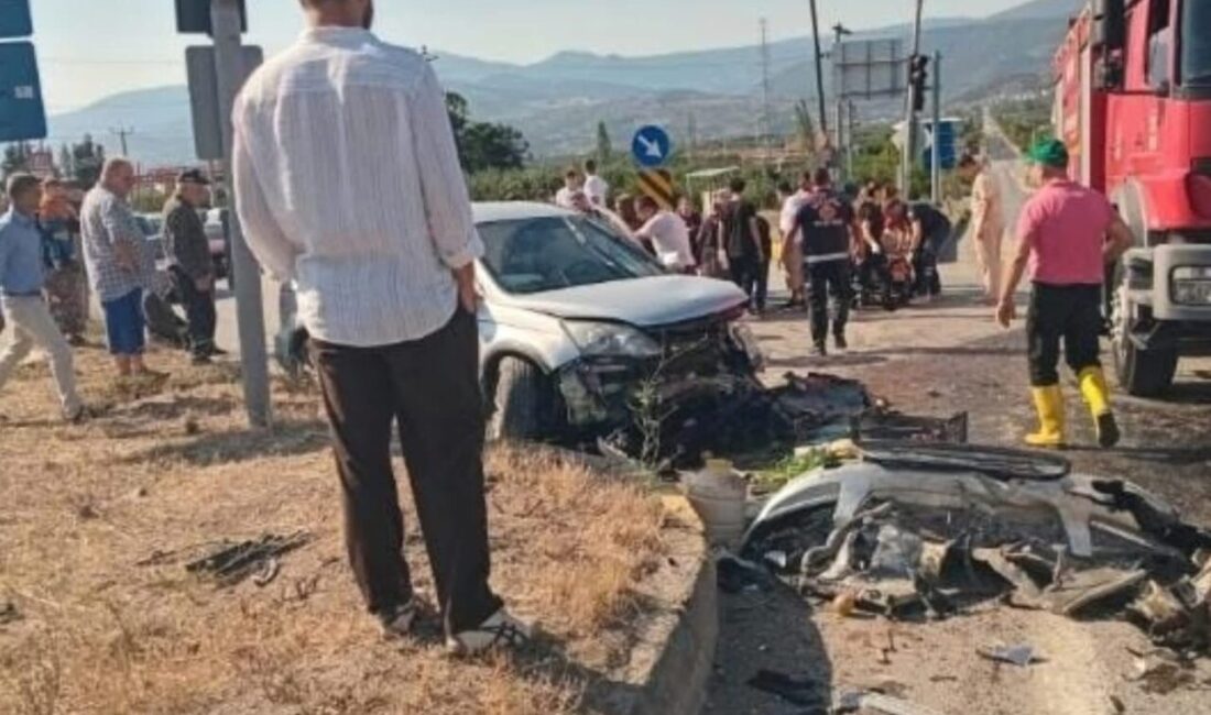 Sakarya’nın Geyve ilçesinde hafif ticari araç ile SUV tipi otomobilin