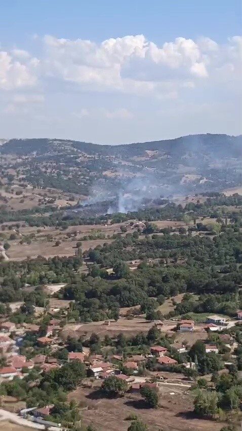 Helikopterler peşpeşe havalandı, yangın kontrol altına alındı 12 Bülten Medya -