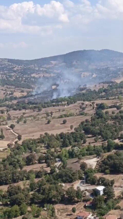 Helikopterler peşpeşe havalandı, yangın kontrol altına alındı 11 Bülten Medya -