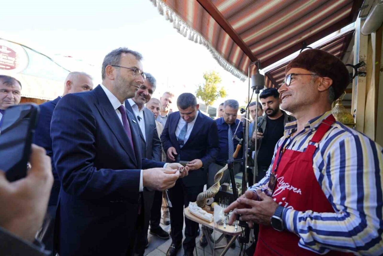 Hollywood’un çarıklarından Anadolu’nun bakırına uzanan el sanatları Pendik’te sergileniyor 19 Bülten Medya -