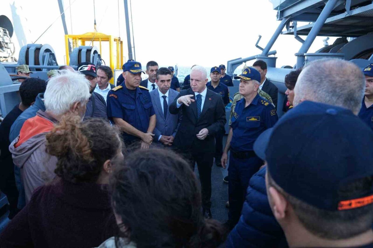 İstanbul Valisi Davut Gül, Silivri’deki arama-kurtarma çalışmalarını yerinde inceledi 4 Bülten Medya -