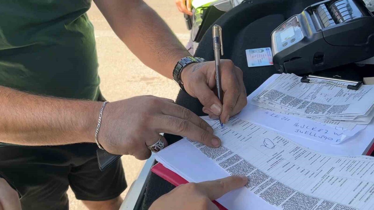 İzin belgesi olmayan tır ve kamyonlar polisten kaçamadı 16 Bülten Medya -