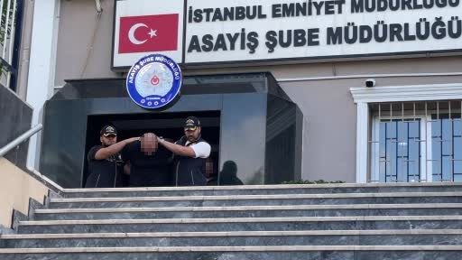 Kadıköy’de “kredi puanını yükseltme” vaadiyle 779 bin 900 liralık dolandırıcılık: 2 şüpheli tutuklandı Kredi çekmek isteyen bir kişiyi “kredi puanını yükseltme” vaadiyle kandırarak