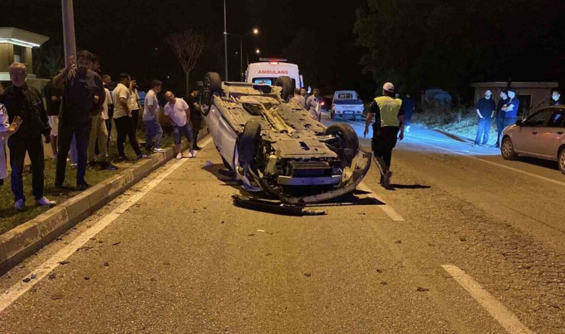 Bursa’nın İnegöl ilçesinde kamyonet ile çarpışan otomobil takla atarak ters